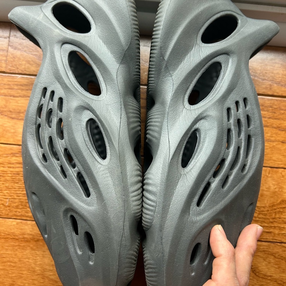 Excellent condition Adidas Yeezy Foam Runner - Picture 6 of 8